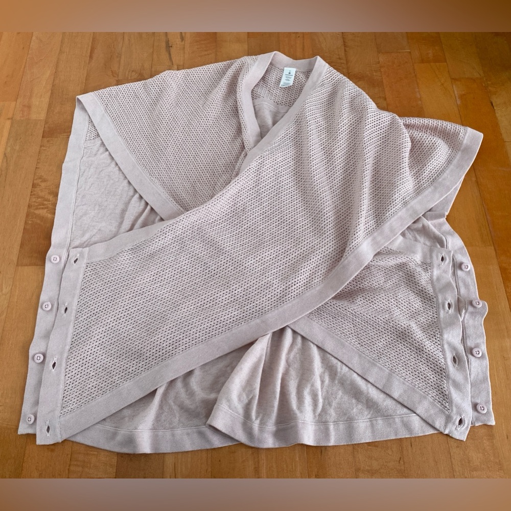 lululemon athletica Lightweight Knit Wrap in Light Blush
